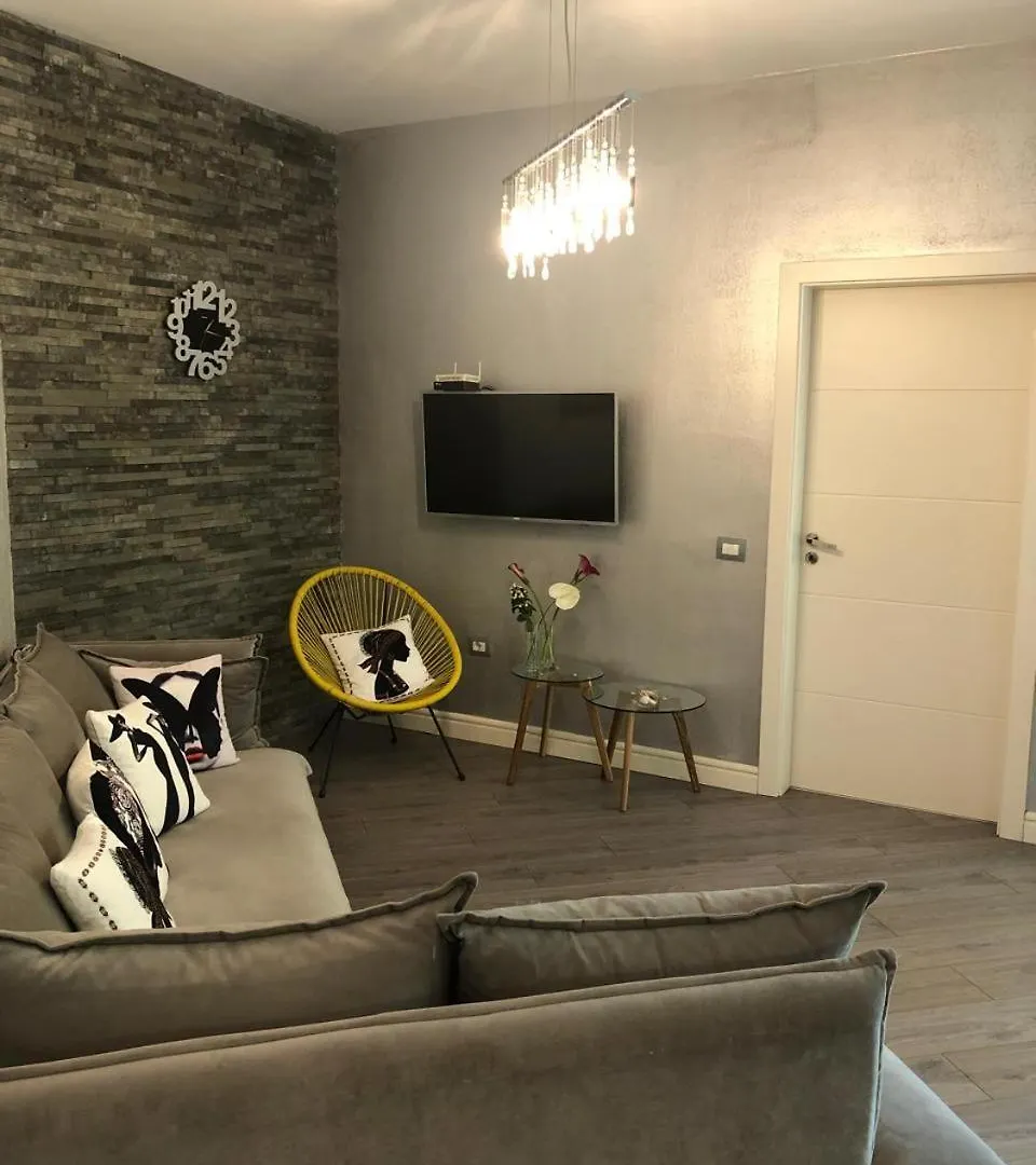 ドゥラスPines Houseアパートメント